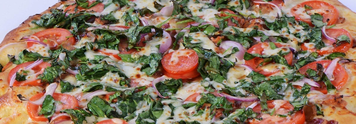 spinach with tomato pizza