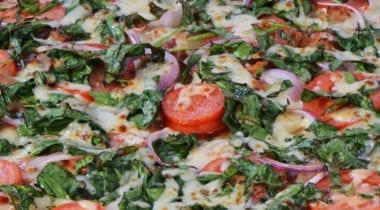 spinach with tomato pizza