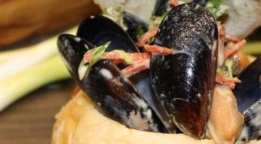 mussels in a bread bowl