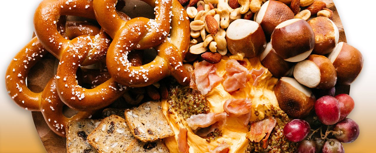 Foodservice Recipe Shareable Cheddar & Horseradish Pub Cheese Board