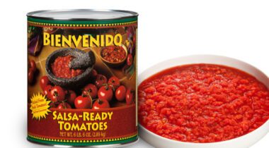 Can of Bienvenido Salsa Ready Tomatoes next to bowl of red salsa ready tomatoes