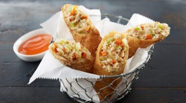 serving basket of 4 chicken and veggie egg rolls